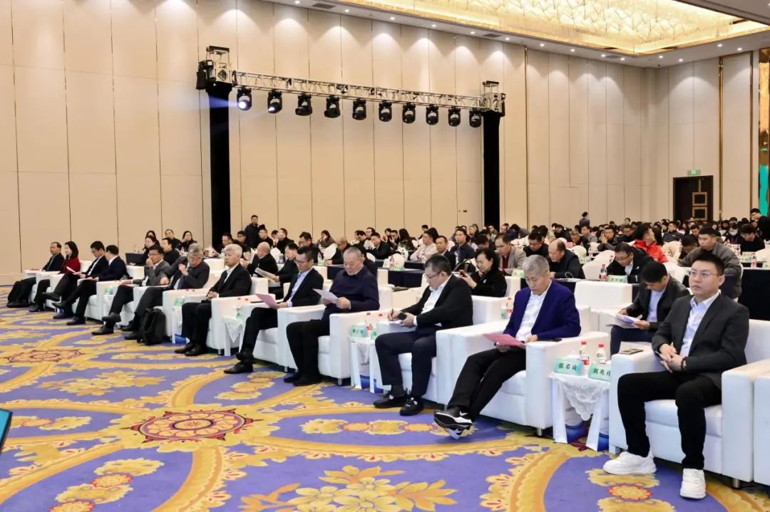 “數(shù)實(shí)融合 織造未來”--第一屆中國紡織行業(yè)數(shù)字化轉(zhuǎn)型大會(huì)在紹興柯橋舉行