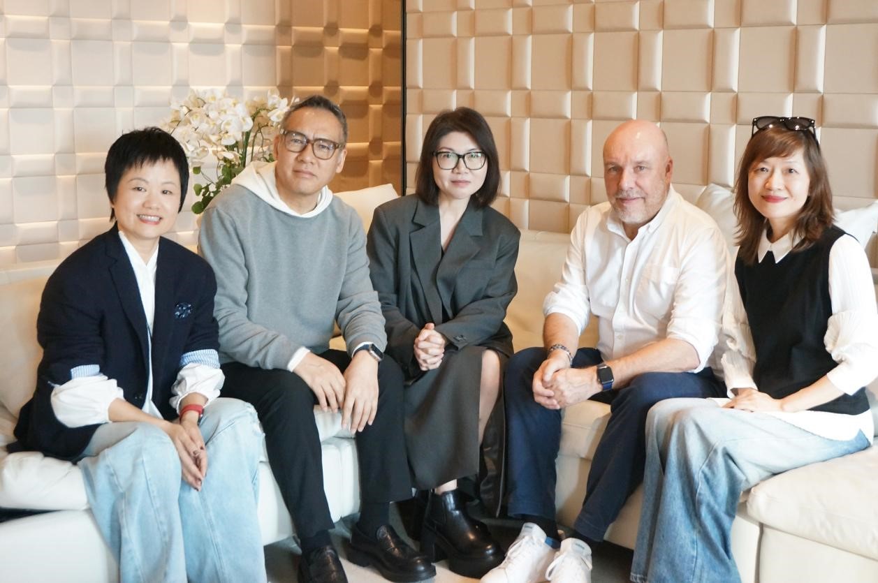 攜手玖姿JUZUI創(chuàng)意總監(jiān)王陶Taoray Wang 老錢皮草紐約時裝周成新貴