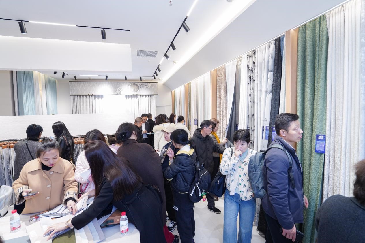 智造織就未來(lái)，錦韻潮動(dòng)全球！2025海寧春季家博會(huì)今日啟幕