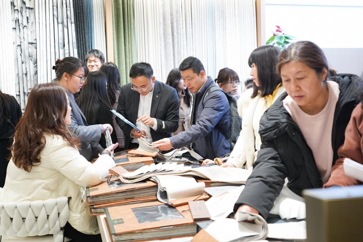 智造織就未來(lái)，錦韻潮動(dòng)全球！2025海寧春季家博會(huì)今日啟幕