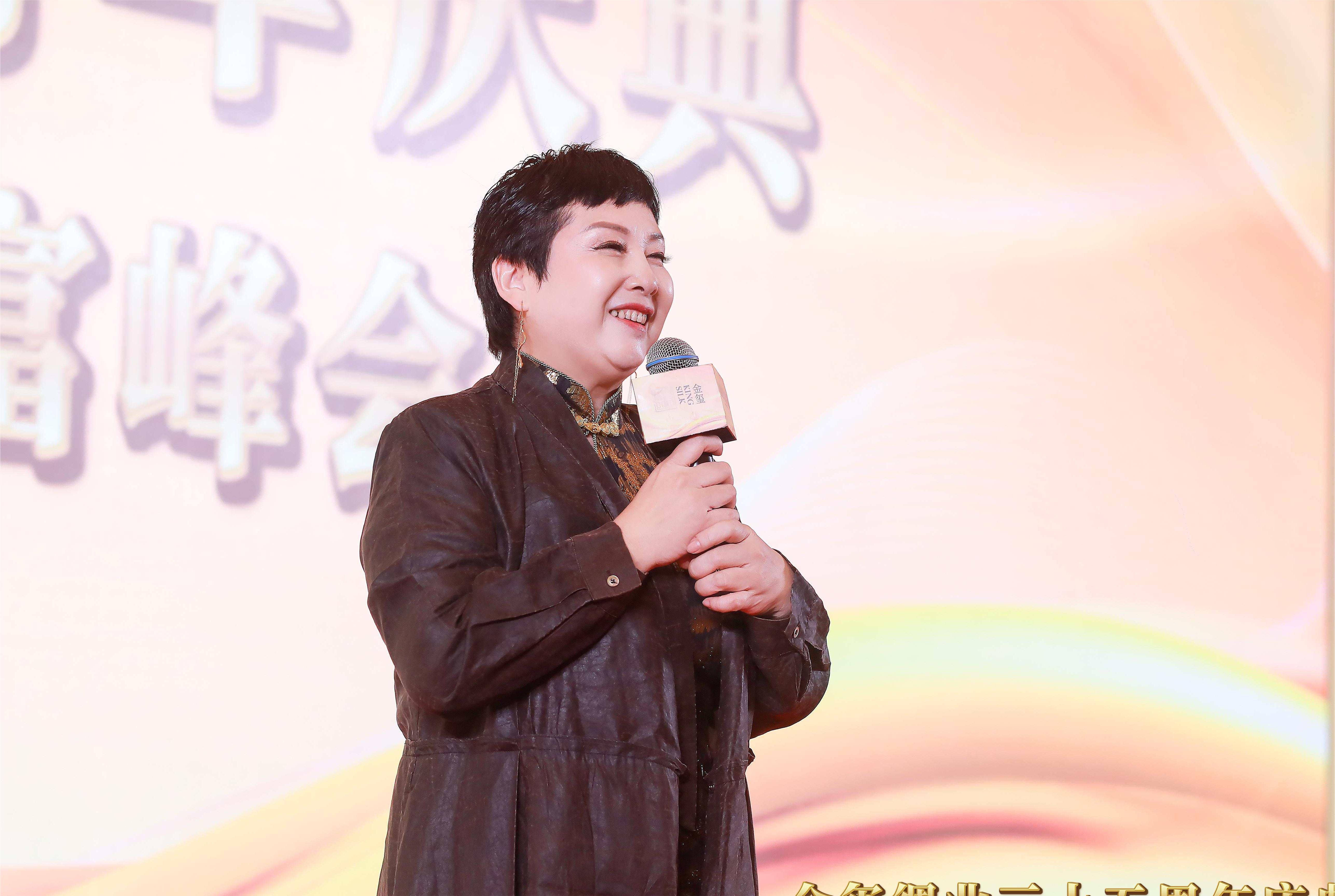 金璽綢業(yè)唐總在三十五周年慶上發(fā)言