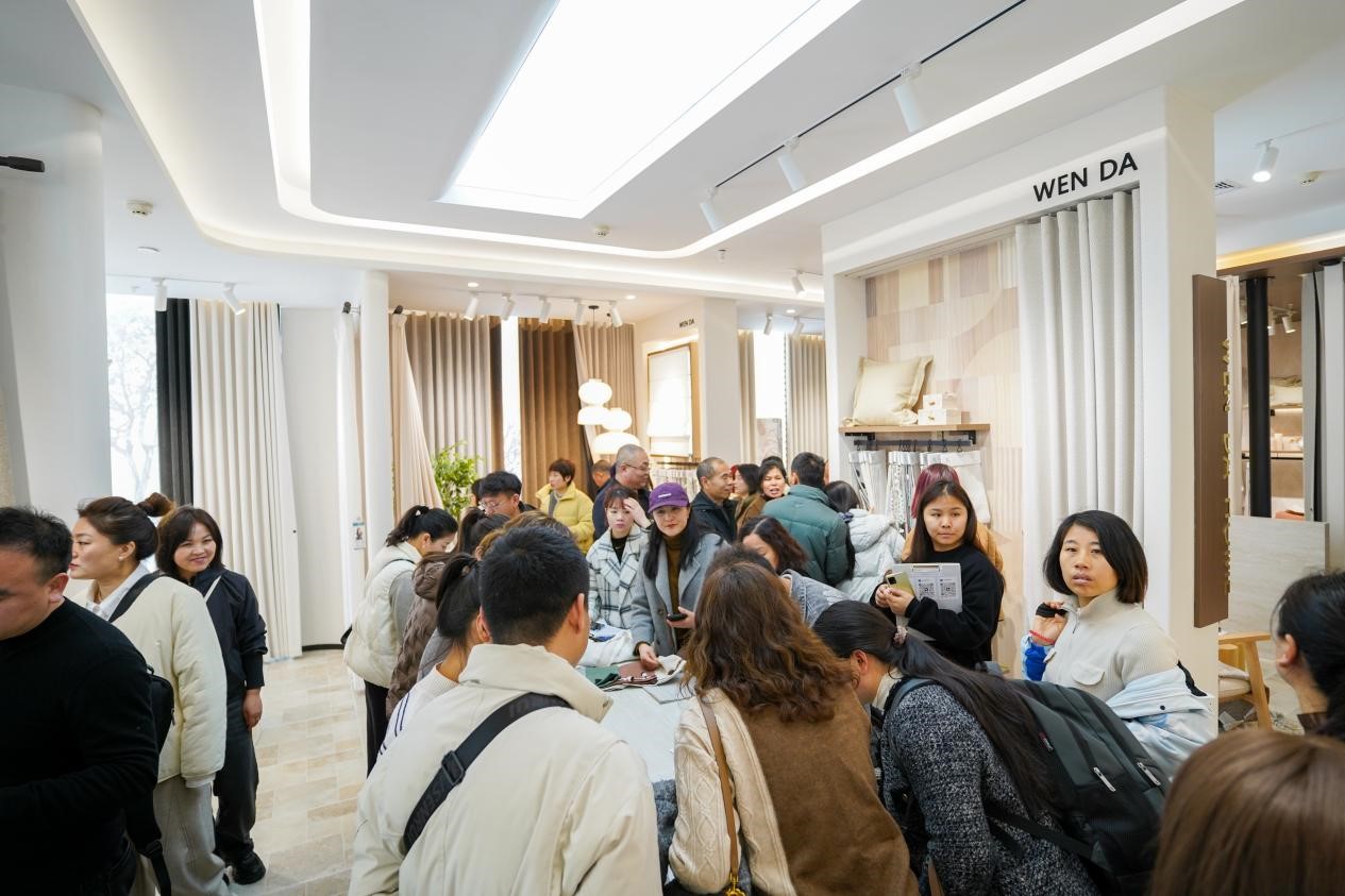 智造織就未來(lái)，錦韻潮動(dòng)全球！2025海寧春季家博會(huì)今日啟幕