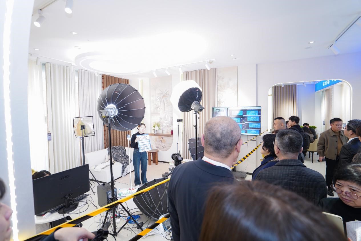 智造織就未來(lái)，錦韻潮動(dòng)全球！2025海寧春季家博會(huì)今日啟幕