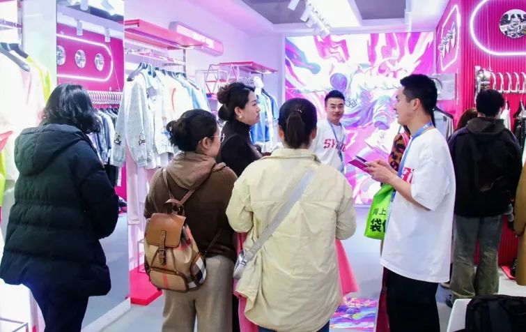 銀基廣場攜六大原創(chuàng)品牌亮相CHIC2025（春季），展現(xiàn)中部地區(qū)時尚力量