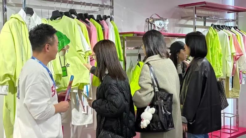 銀基廣場攜六大原創(chuàng)品牌亮相CHIC2025（春季），展現(xiàn)中部地區(qū)時尚力量