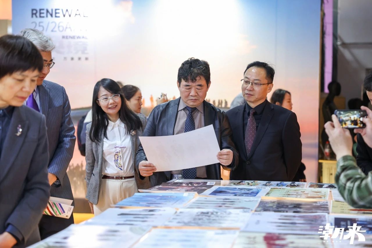 以第二十八屆（2025）&ldquo;真皮標(biāo)志杯&rdquo;設(shè)計大賽初賽、潮來&middot;必訂&mdash;&mdash;設(shè)計版權(quán)交易會、2025海寧優(yōu)材&middot;新質(zhì)聯(lián)盟聯(lián)合展、潮來課堂分享沙龍等系列活動為支點，&ldquo;海寧時間&rdquo;再一次撬動千億時尚產(chǎn)業(yè)的澎湃動能。