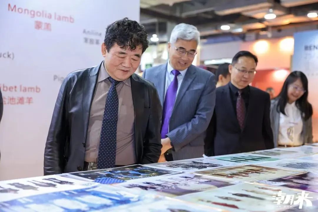 以第二十八屆（2025）&ldquo;真皮標(biāo)志杯&rdquo;設(shè)計大賽初賽、潮來&middot;必訂&mdash;&mdash;設(shè)計版權(quán)交易會、2025海寧優(yōu)材&middot;新質(zhì)聯(lián)盟聯(lián)合展、潮來課堂分享沙龍等系列活動為支點，&ldquo;海寧時間&rdquo;再一次撬動千億時尚產(chǎn)業(yè)的澎湃動能。