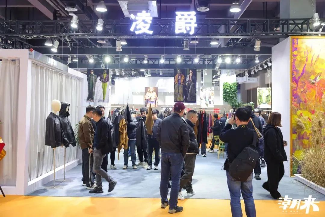 以第二十八屆（2025）&ldquo;真皮標(biāo)志杯&rdquo;設(shè)計大賽初賽、潮來&middot;必訂&mdash;&mdash;設(shè)計版權(quán)交易會、2025海寧優(yōu)材&middot;新質(zhì)聯(lián)盟聯(lián)合展、潮來課堂分享沙龍等系列活動為支點，&ldquo;海寧時間&rdquo;再一次撬動千億時尚產(chǎn)業(yè)的澎湃動能。