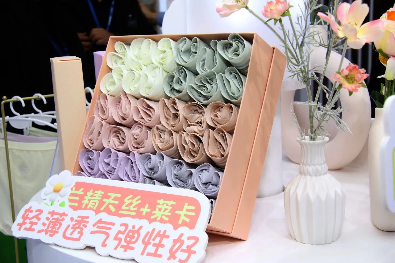 向上生長(zhǎng)對(duì)抗行業(yè)內(nèi)卷！櫻姿娜于潮汕服博會(huì)發(fā)布第三代鉑金蠶絲褲