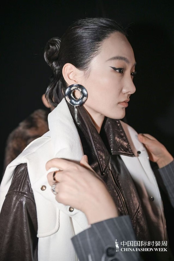 胡瑩瑩的精神內(nèi)核“ARTEMIS·自由悅己” 設(shè)計(jì)師品牌Y2FREEDOM秋冬系列北京綻放