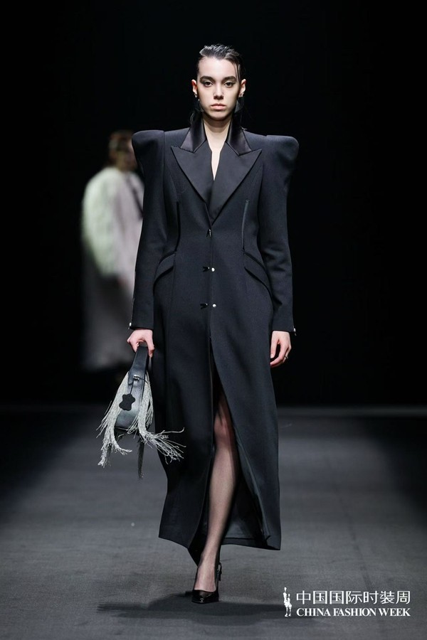 胡瑩瑩的精神內(nèi)核“ARTEMIS·自由悅己” 設(shè)計(jì)師品牌Y2FREEDOM秋冬系列北京綻放