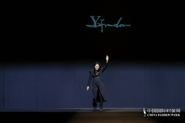 胡瑩瑩的精神內(nèi)核&ldquo;ARTEMIS&middot;自由悅己&rdquo;  設(shè)計(jì)師品牌Y2FREEDOM秋冬系列北京綻放