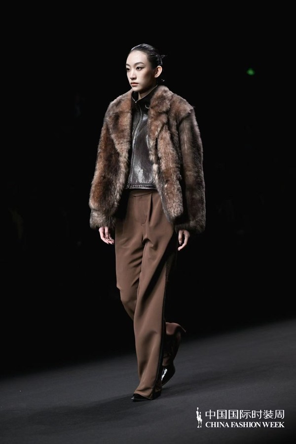 胡瑩瑩的精神內(nèi)核“ARTEMIS·自由悅己” 設(shè)計(jì)師品牌Y2FREEDOM秋冬系列北京綻放