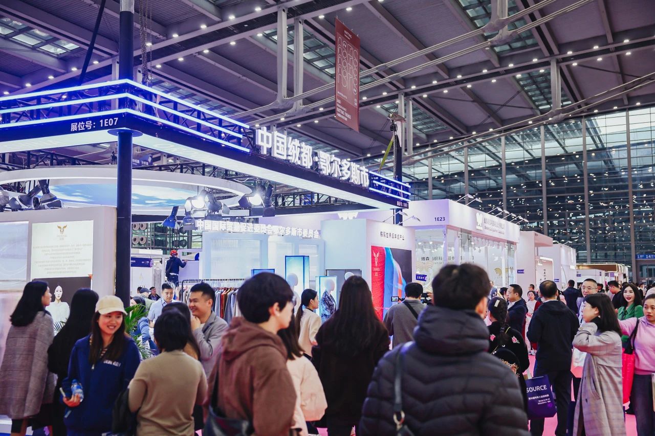 潮涌鵬城，開啟時(shí)尚 &ldquo;超鏈接&rdquo;丨第30屆FASHION SOURCE時(shí)尚之源深圳展、AW25深圳原創(chuàng)時(shí)裝周盛大啟幕