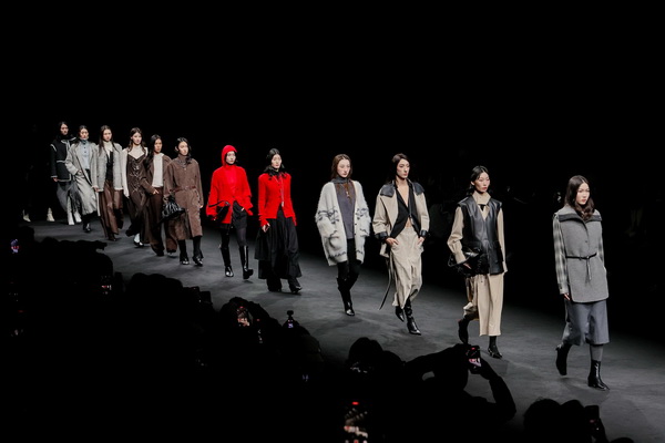 潮涌鵬城，開啟時(shí)尚 &ldquo;超鏈接&rdquo;丨第30屆FASHION SOURCE時(shí)尚之源深圳展、AW25深圳原創(chuàng)時(shí)裝周盛大啟幕