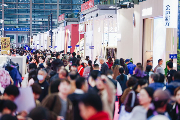 潮涌鵬城，開啟時(shí)尚 &ldquo;超鏈接&rdquo;丨第30屆FASHION SOURCE時(shí)尚之源深圳展、AW25深圳原創(chuàng)時(shí)裝周盛大啟幕