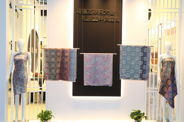 潮涌鵬城，開啟時(shí)尚 &ldquo;超鏈接&rdquo;丨第30屆FASHION SOURCE時(shí)尚之源深圳展、AW25深圳原創(chuàng)時(shí)裝周盛大啟幕