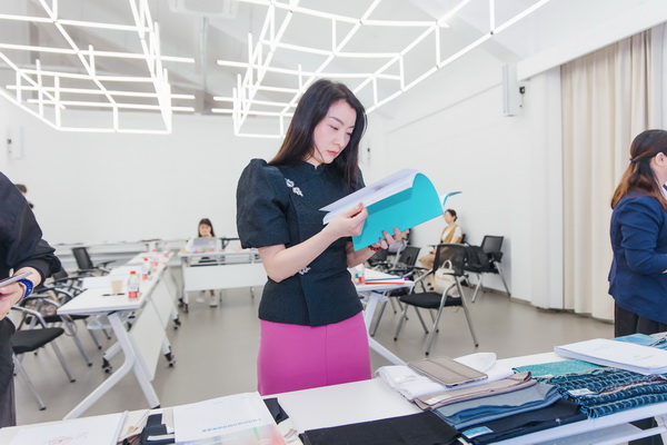 挖掘創(chuàng)新人才，激發(fā)產(chǎn)業(yè)活力！&ldquo;第十屆（2025年）十佳紡織面料設(shè)計(jì)師及培養(yǎng)先進(jìn)單位評選&rdquo;評審會于柯橋舉行