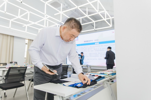 挖掘創(chuàng)新人才，激發(fā)產(chǎn)業(yè)活力！&ldquo;第十屆（2025年）十佳紡織面料設(shè)計(jì)師及培養(yǎng)先進(jìn)單位評選&rdquo;評審會于柯橋舉行