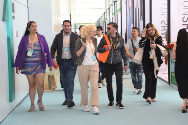 新形勢(shì)、新機(jī)遇，2025柯橋春季國(guó)際紡博會(huì)拉開帷幕，全方位展示中國(guó)紡織發(fā)展的強(qiáng)韌