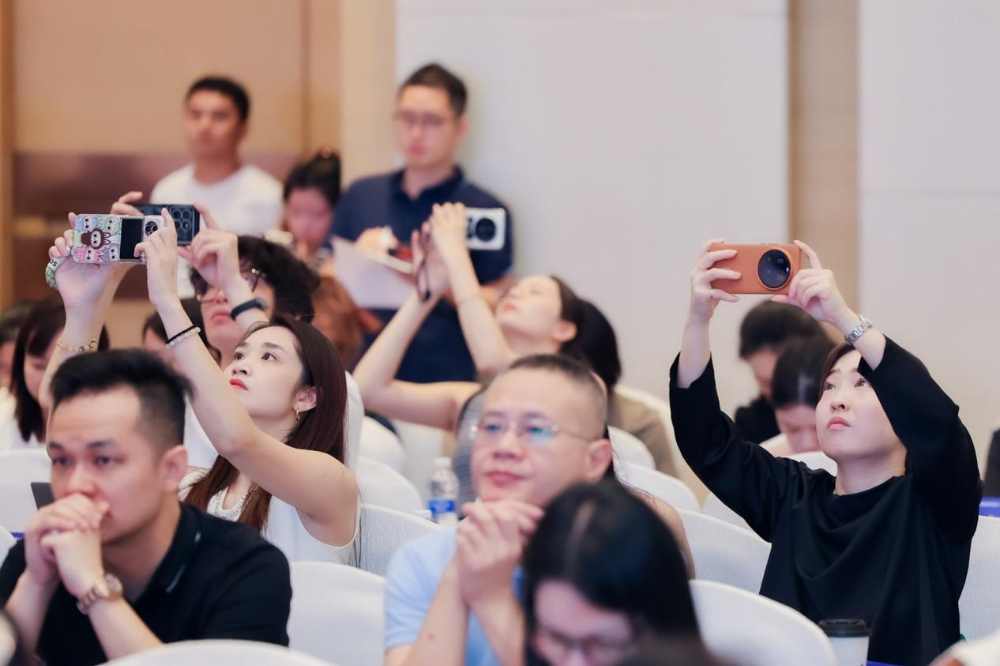 雙輪驅(qū)動產(chǎn)業(yè)躍遷：AI技術(shù)重塑紡織價值鏈，海珠宣言開啟新紀元