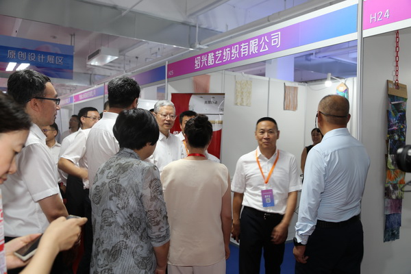  中華紡織網(wǎng)面輔料展區(qū)成功舉辦推介會(huì)，新材料、新工藝 助力興城泳裝產(chǎn)業(yè)升級(jí)