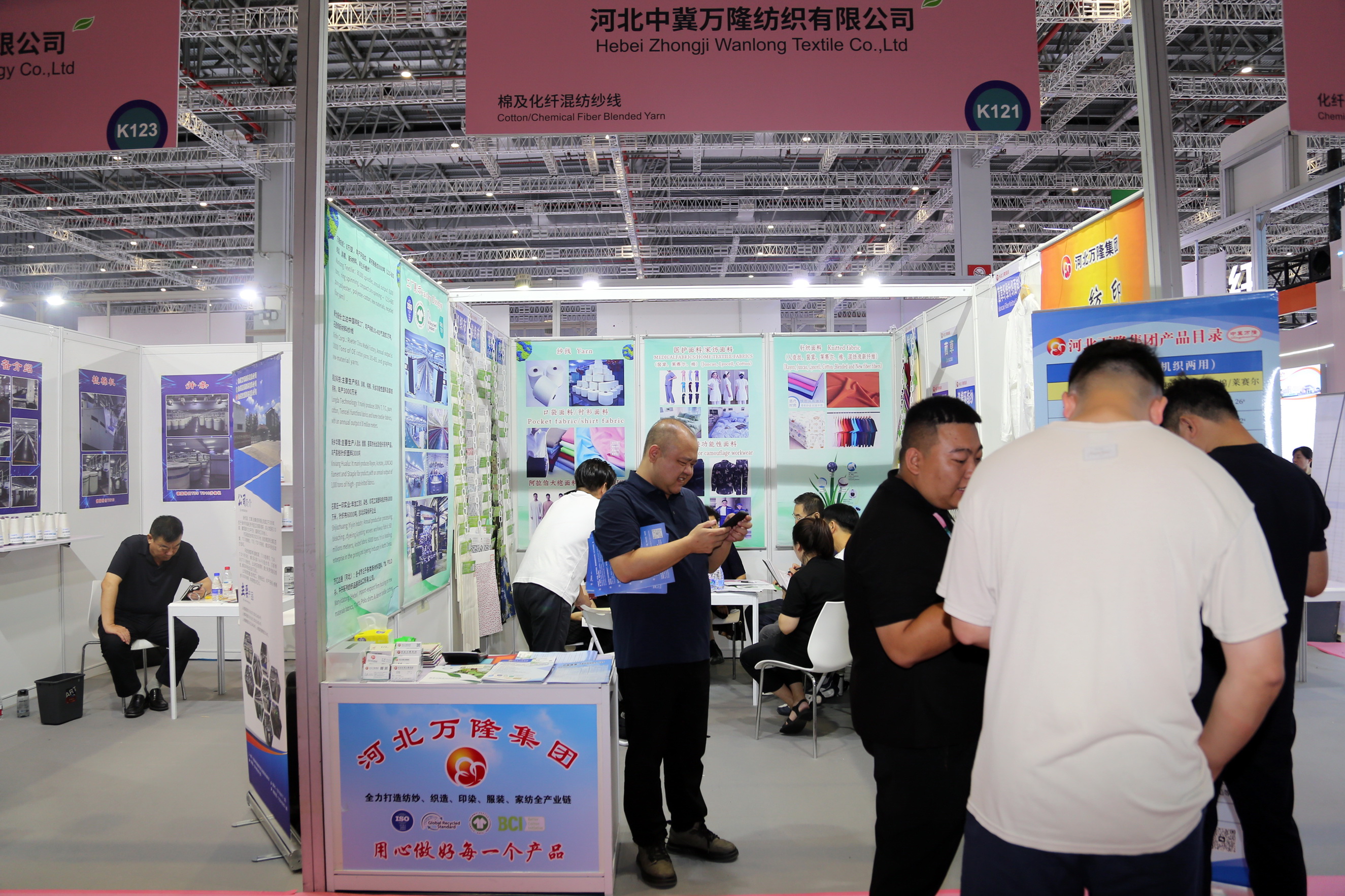 40余家石家莊紡服企業(yè)齊聚滬上，成為中紡聯(lián)秋季聯(lián)展上靚麗的風(fēng)景線