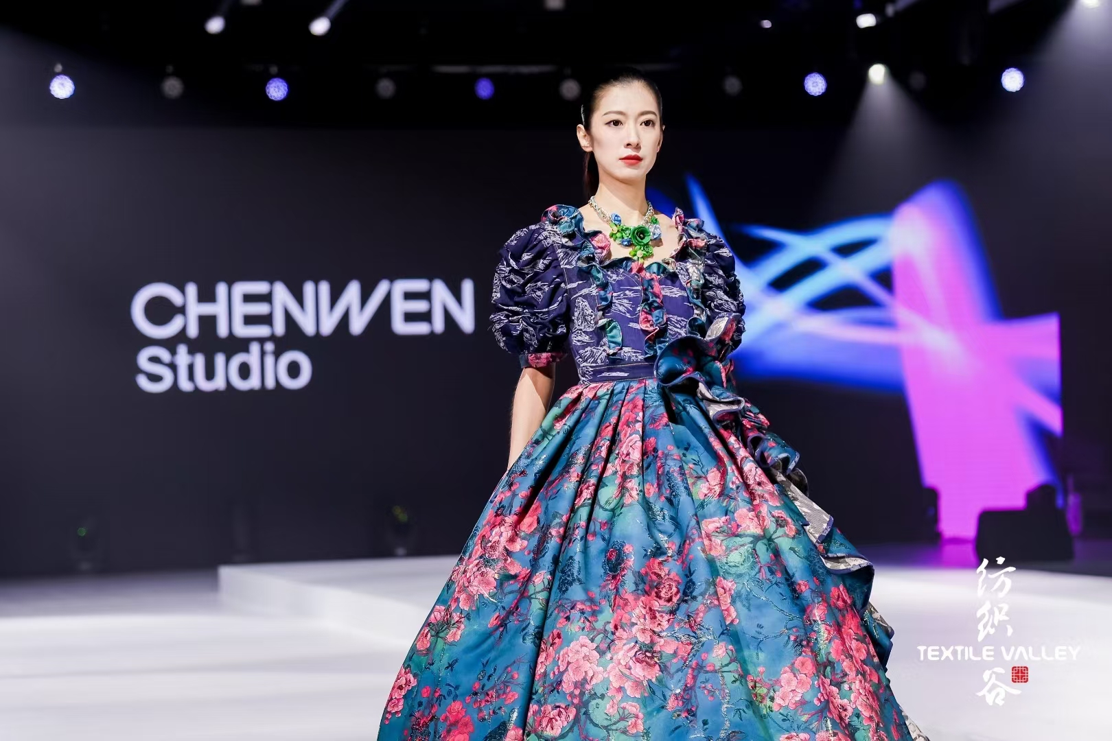 “破繭成蝶”引領(lǐng)全球時(shí)尚新浪潮--2025中國(guó)(青島)國(guó)際時(shí)裝周璀璨即將啟幕