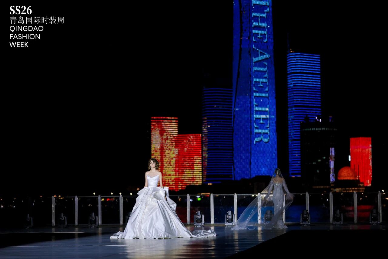 潮涌浮山灣畔 時(shí)尚綺夢(mèng)啟航--2025中國(guó)（青島）國(guó)際時(shí)裝周盛大啟幕！