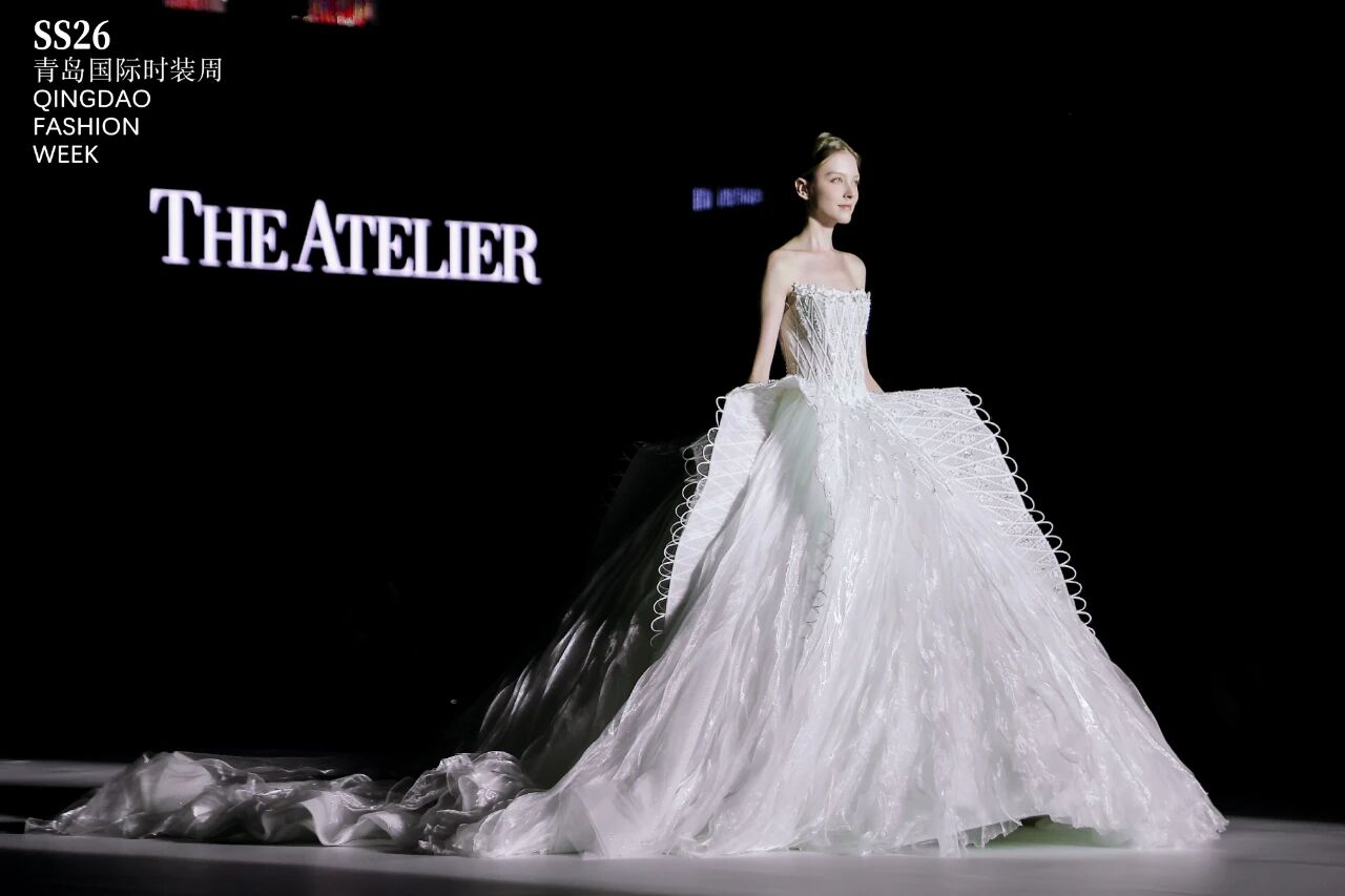 潮涌浮山灣畔 時(shí)尚綺夢(mèng)啟航--2025中國(guó)（青島）國(guó)際時(shí)裝周盛大啟幕！