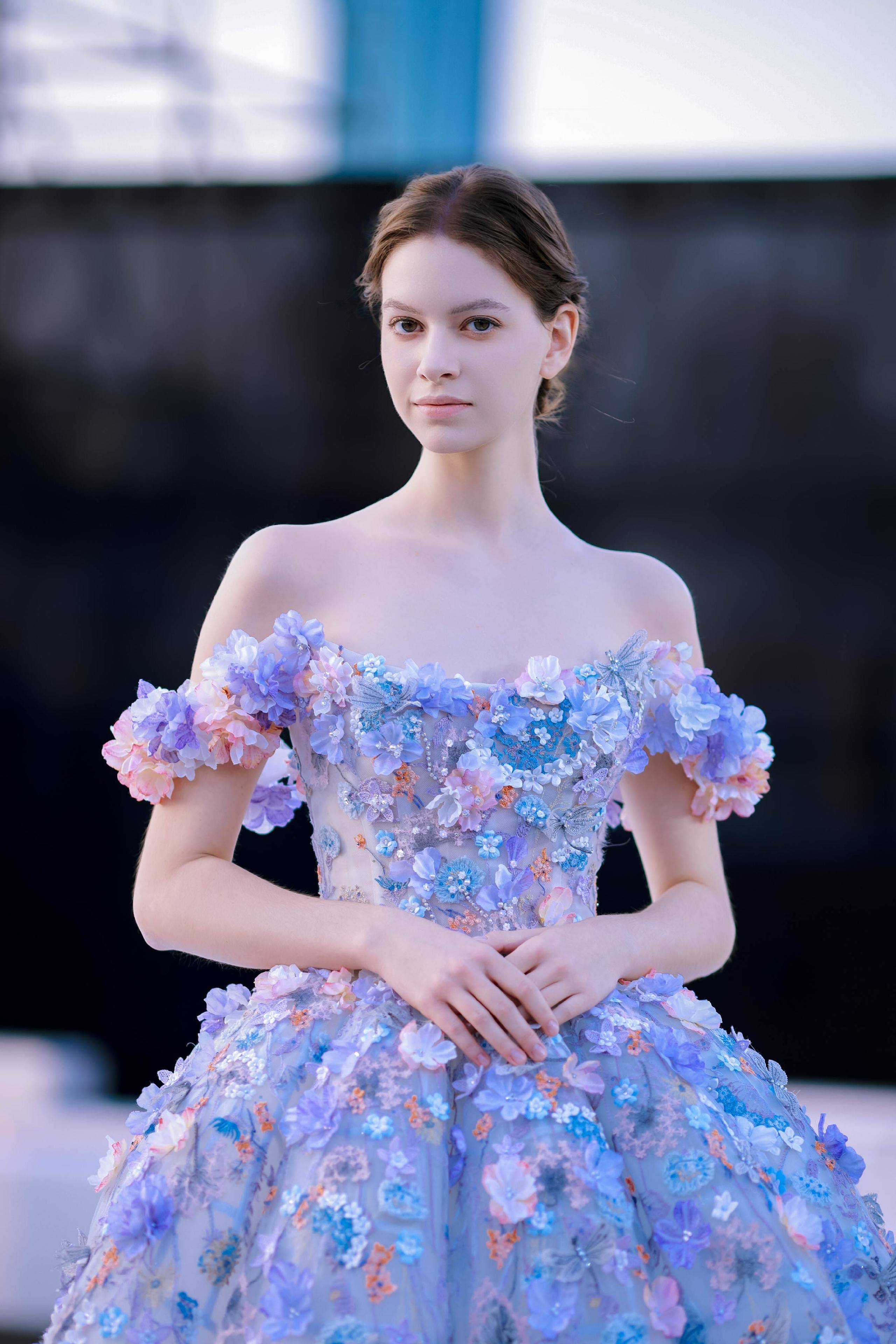 潮涌浮山灣畔 時(shí)尚綺夢(mèng)啟航--2025中國(guó)（青島）國(guó)際時(shí)裝周盛大啟幕！