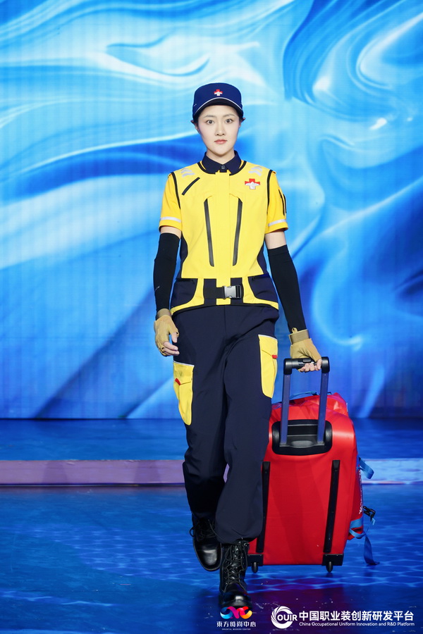 聚焦全民國防教育作訓服與海上功能服，第二屆中國職業(yè)裝創(chuàng)新大會在青島啟幕