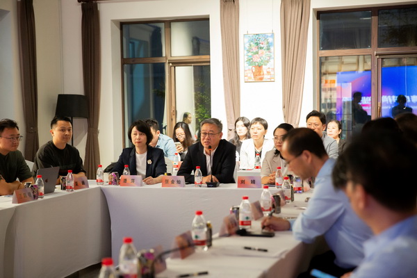  共繪時尚新藍圖--&ldquo;2025青島時尚產(chǎn)業(yè)峰會&rdquo;圓滿舉行