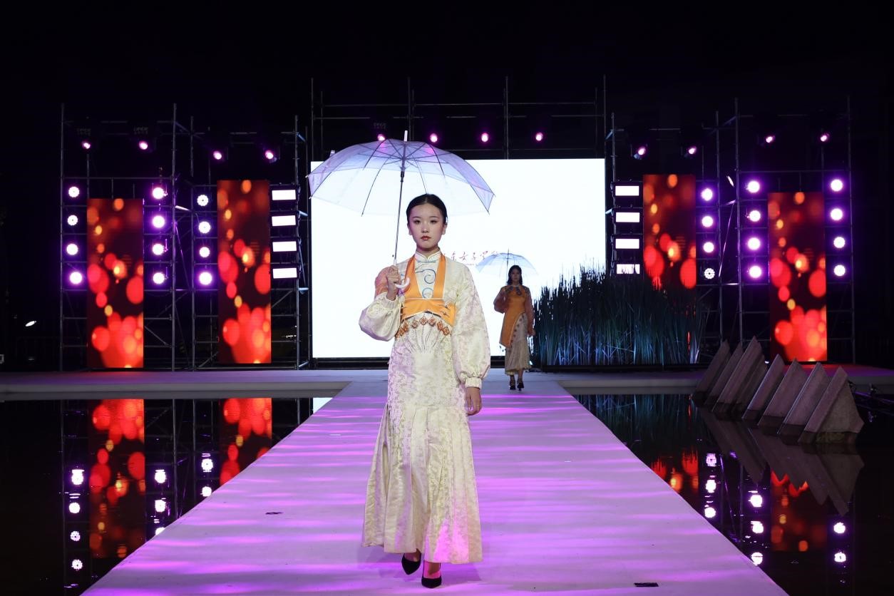 &ldquo;華秀&rdquo;璀璨，紡織谷變身老城區(qū)時尚秀場