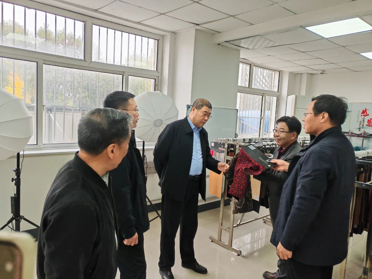 河北省工信廳領導調(diào)研清河兩家羊絨企業(yè)關注與石家莊紡織企業(yè)攜手創(chuàng)新發(fā)展