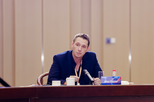 開放競(jìng)合 共鏈未來--2025知名企業(yè)家圓桌會(huì)議擘畫紡織產(chǎn)業(yè)新格局