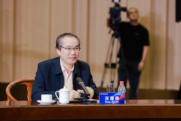 開放競(jìng)合 共鏈未來--2025知名企業(yè)家圓桌會(huì)議擘畫紡織產(chǎn)業(yè)新格局